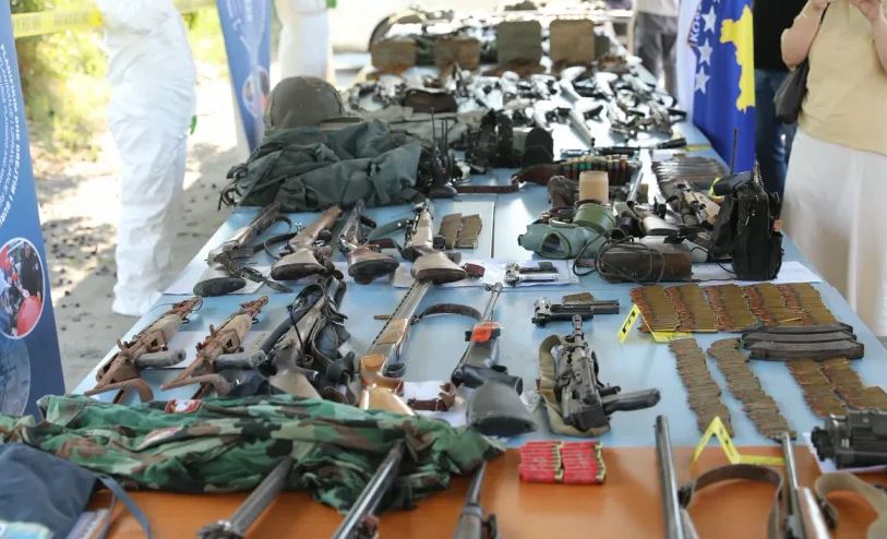 Policia e Kosovës aksion në Veri, sekuestron arsenal armësh