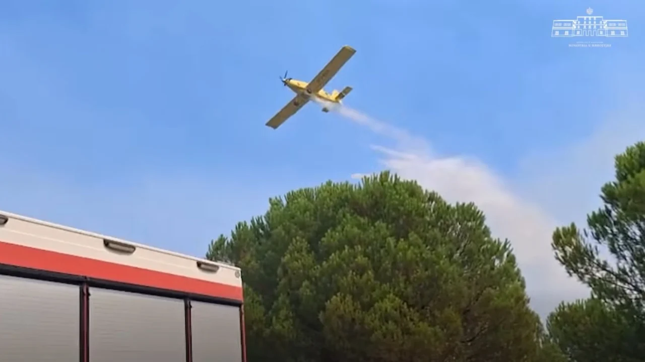 Zjarri në Drenie të Patosit, ndërhyhet edhe nga ajri me dy avionë “Air Tractor”