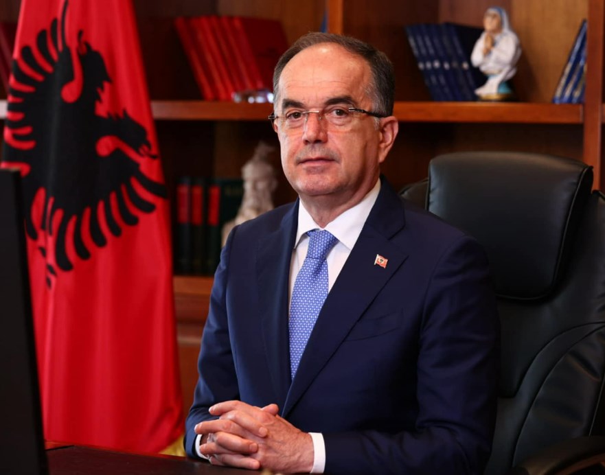 Presidenti Begaj dekreton hyrjen në fuqi të marrëveshjes së huas me SHBA-të