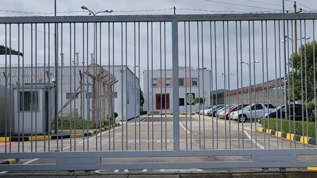 Ngjarje e porositur apo konflikt banal? Drejtori i Përgjithshëm i Burgjeve kërkon pezullimin e 6 efektivëve në burgun e Fierit