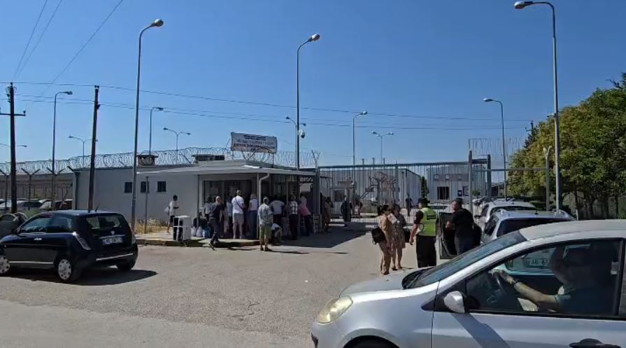 Sherr në burgun e Fierit, plagosen dy të dënuar, përfundojnë në spital