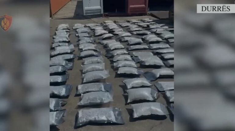 Detaje nga operacioni për sekuestrimin e drogës me vlerë 1 mln euro, kush janë 3 të arrestuarit në portin e Durrësit
