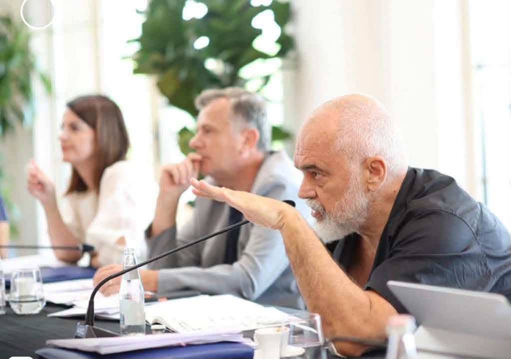 Takimi me deputetët dhe të deleguarit e qarkut të Tiranës, Rama: Hap i rëndësishëm për sezonin e ri politik