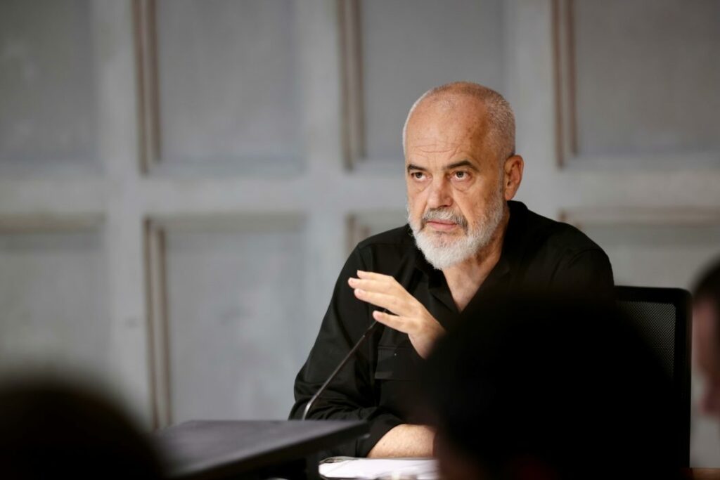 Rama mbledh sot ministrat e drejtuesit politikë te Pallati i Brigadave
