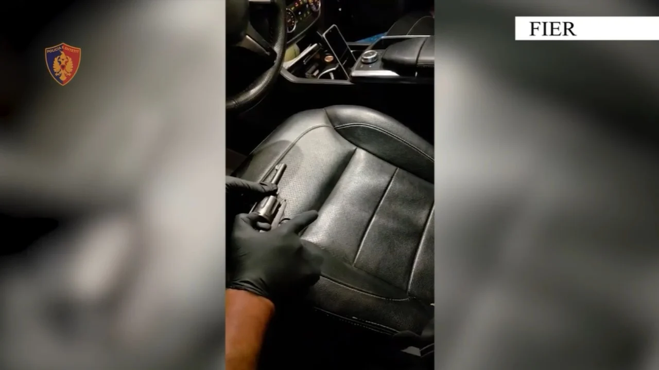 Tre të arrestuar për armëmbajtje pa leje dhe kanosje në Fier dhe Mallakastër, sekuestrohen 3 armë zjarri. Njëra e destinuar për shitje