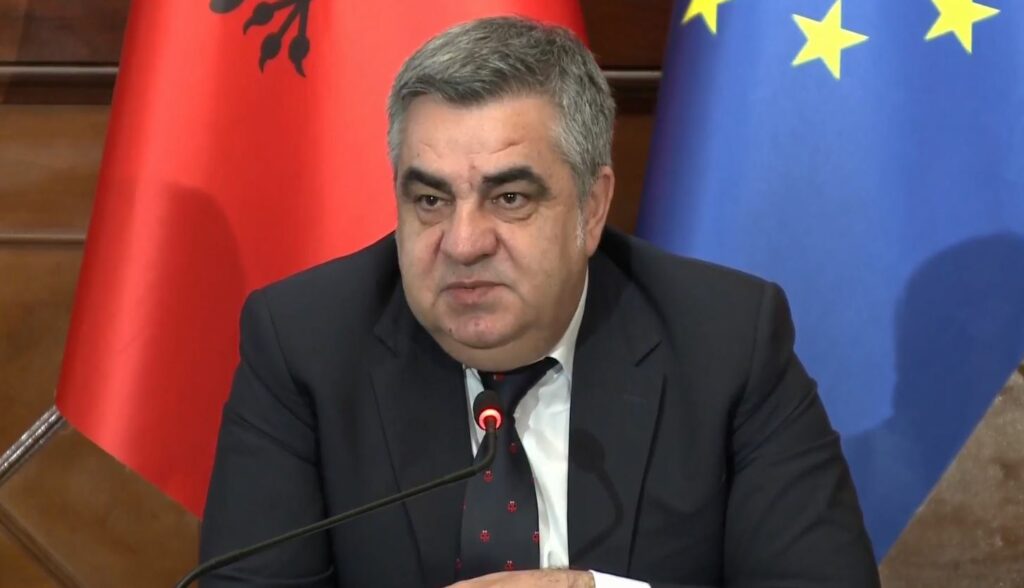 Plazhet publike zgjerohen, ministri Gonxhja: Luftë abuzimit me çmimet