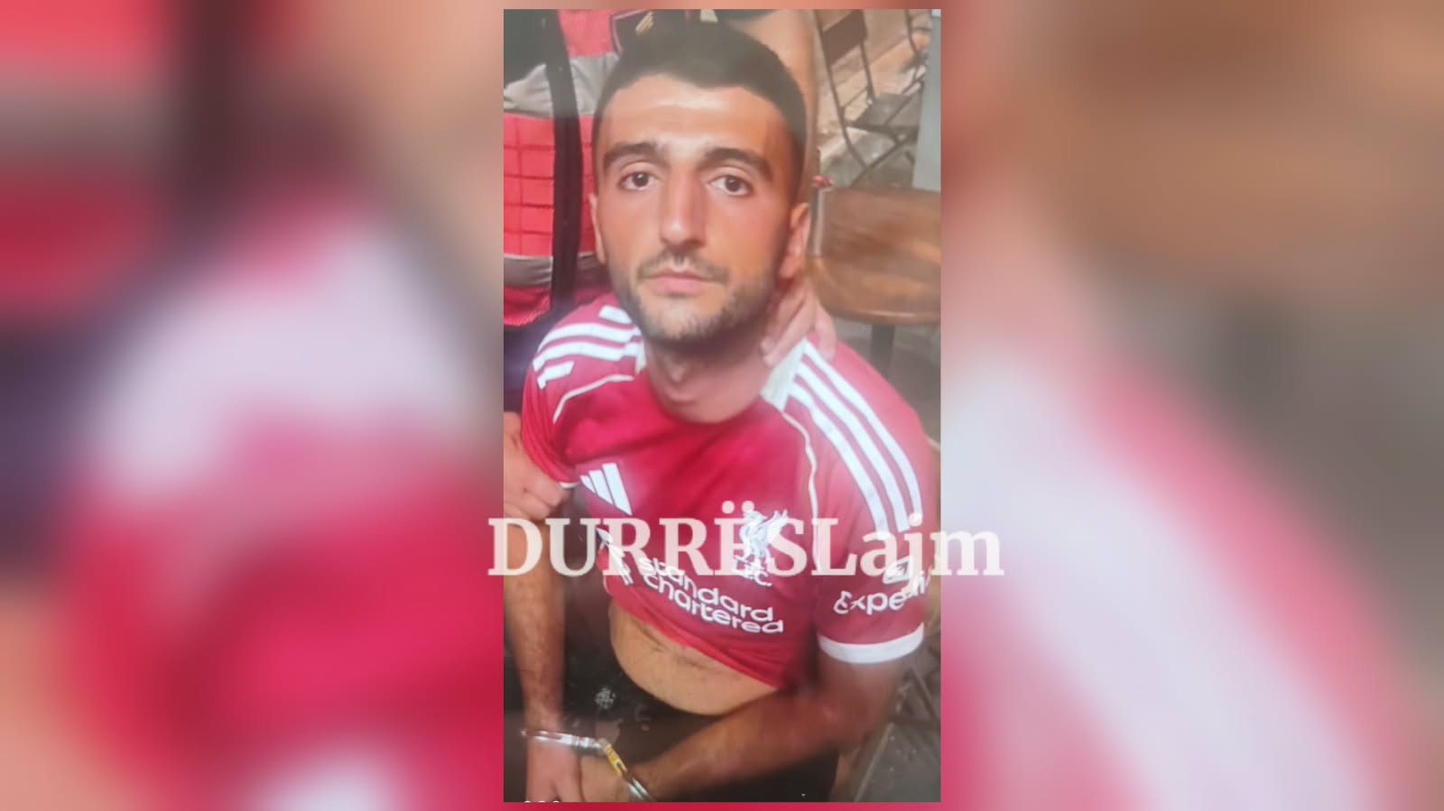 Kapet 26-vjeçari që vodhi me dhunë supermarketin në Durrës, ja momenti i arrestimit (FOTO)