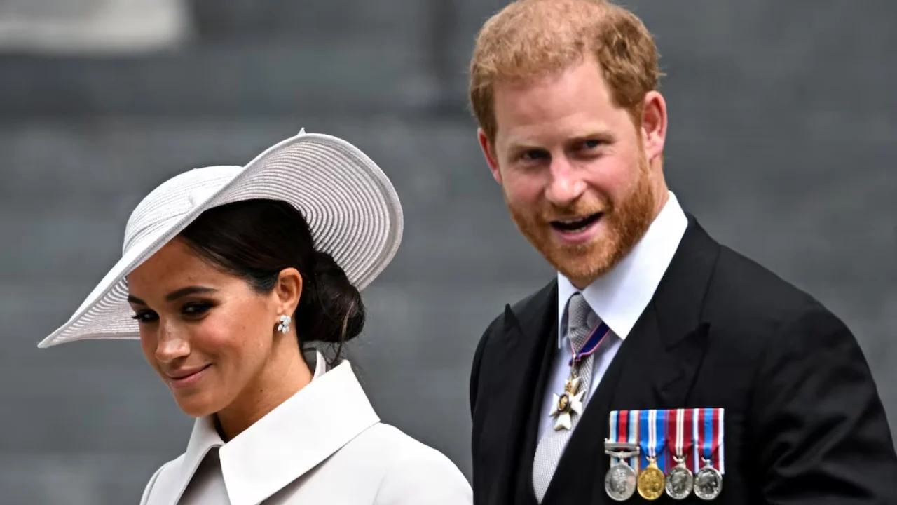 Pas gjashtë vitesh me tensione, Princi Harry dhe Meghan do të rikthehen në Mbretërinë e Bashkuar. Mbreti Charles mirëpret nipërit