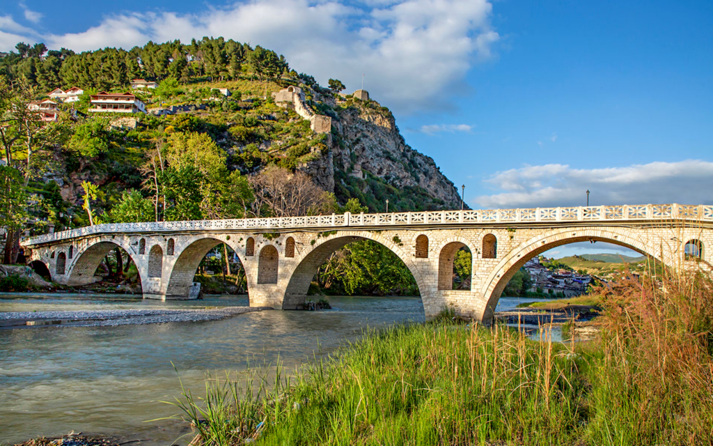 Revista prestigjioze “Ambassador”: Shqipëria, një vend që nuk e ka humbur identitetin