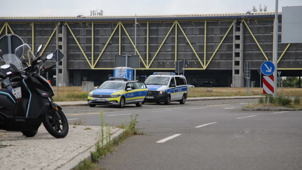 Gjermani, alarm në aeroportin e Lajpcigut: Gjendet dron me eksploziv pranë avionit ukrainas