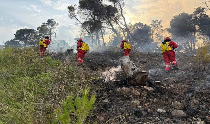 Përditësohet situata e zjarreve, Ministria e Mbrojtjes: 38 vatra në një ditë, 14 mbeten aktive