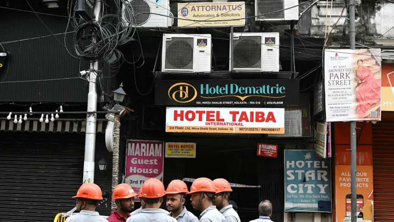 Zjarr i madh në një hotel në Kalkuta në Indisë, të paktën 9 viktima dhe disa të plagosur