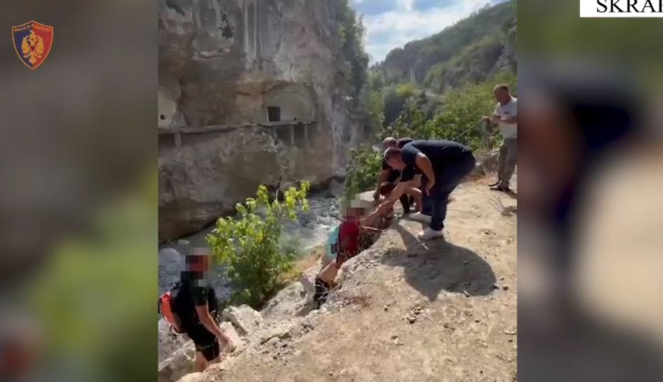 Mbetën të bllokuar në Kanionet e Gradeci, shpëtohen dy turistë çekë