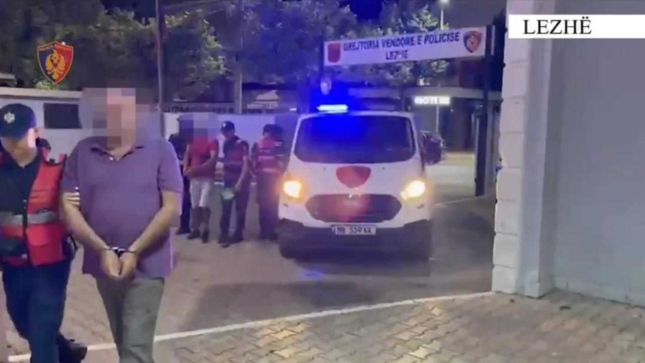 Qëlluan me armë makinën me të cilën lëvizte kushëriri i tyre, arrestohen 3 të afërmit në Kurbin