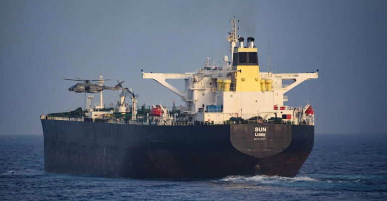 Aksion në Mesdhe/ BE-ja ndalon dhe kontrollon një tanker të dyshuar si pjesë e “flotës në hije” ruse