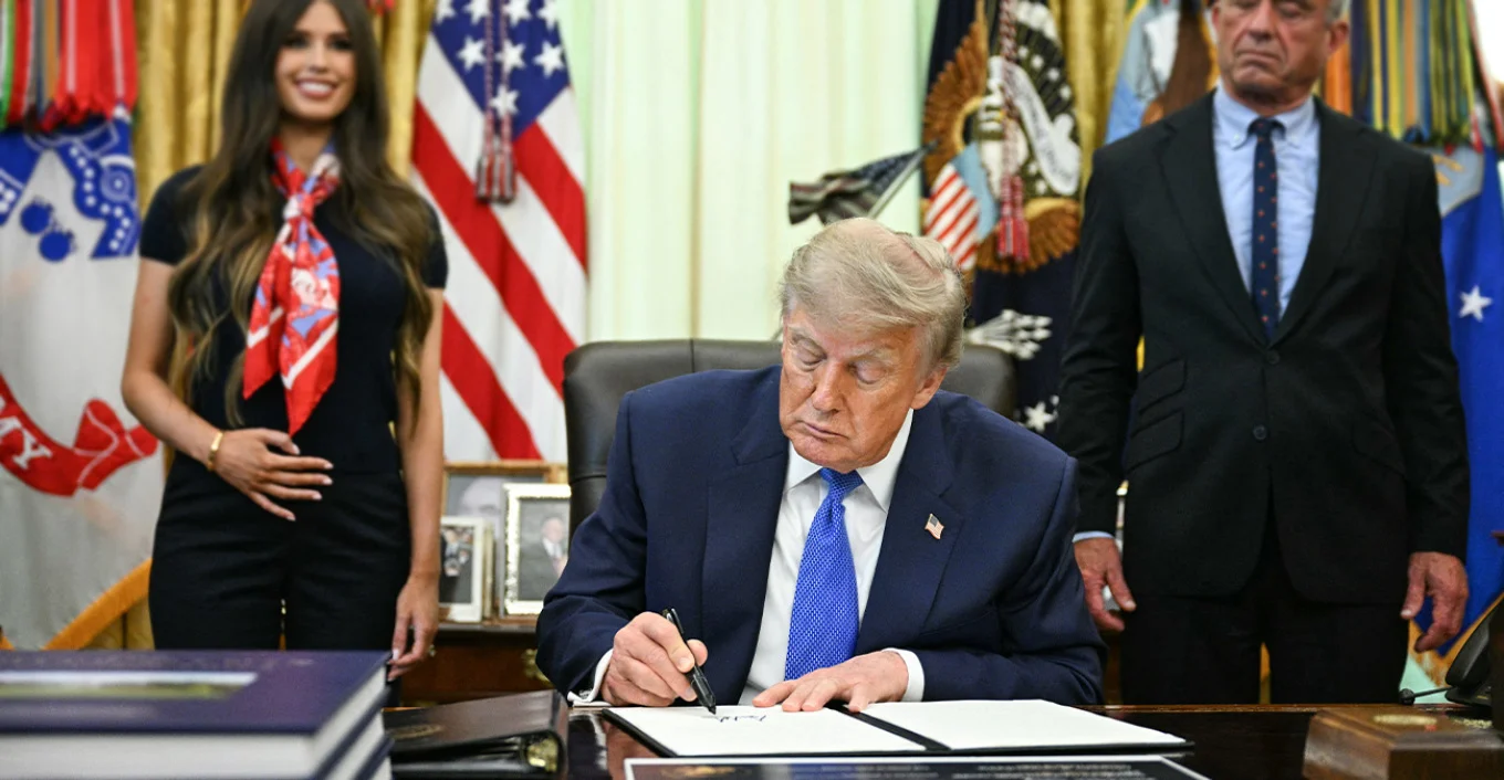 Trump nënshkruan urdhrin e ri për vaksinat e fëmijëve/ Kufizohen në 11 rekomandimet për vaksinimin