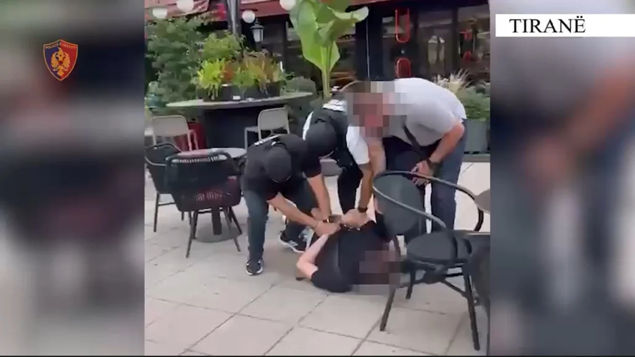 Po shkëmbenin kokainë në rrugë, dy të rinjtë arrestohen në flagrancë në Tiranë (VIDEO)