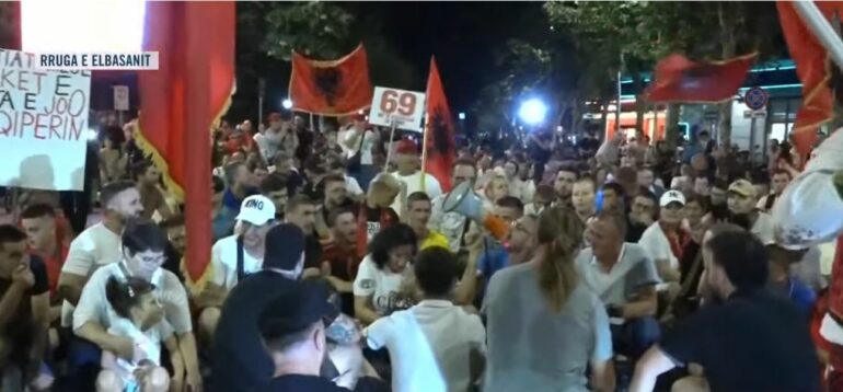 “Rama në burg, Berisha në burg!” Mbyllet dita e 69-të e protestës