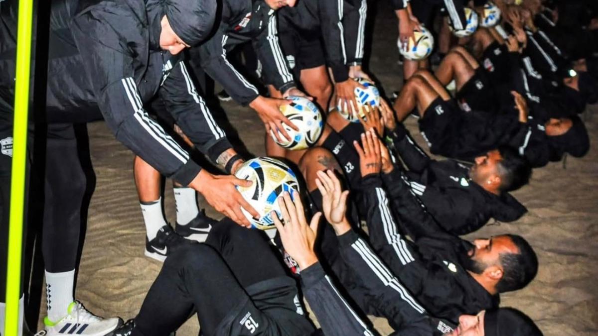 Stërvitja më masakruese në botë, akull, rërë dhe zgjim në orën 3 të natës!