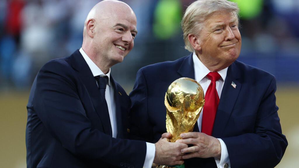 Donald Trump mbron Gianni Infantinon