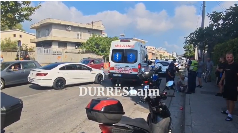 Aksident në Durrës, makina përplas të moshuarin me biçikletë (VIDEO)