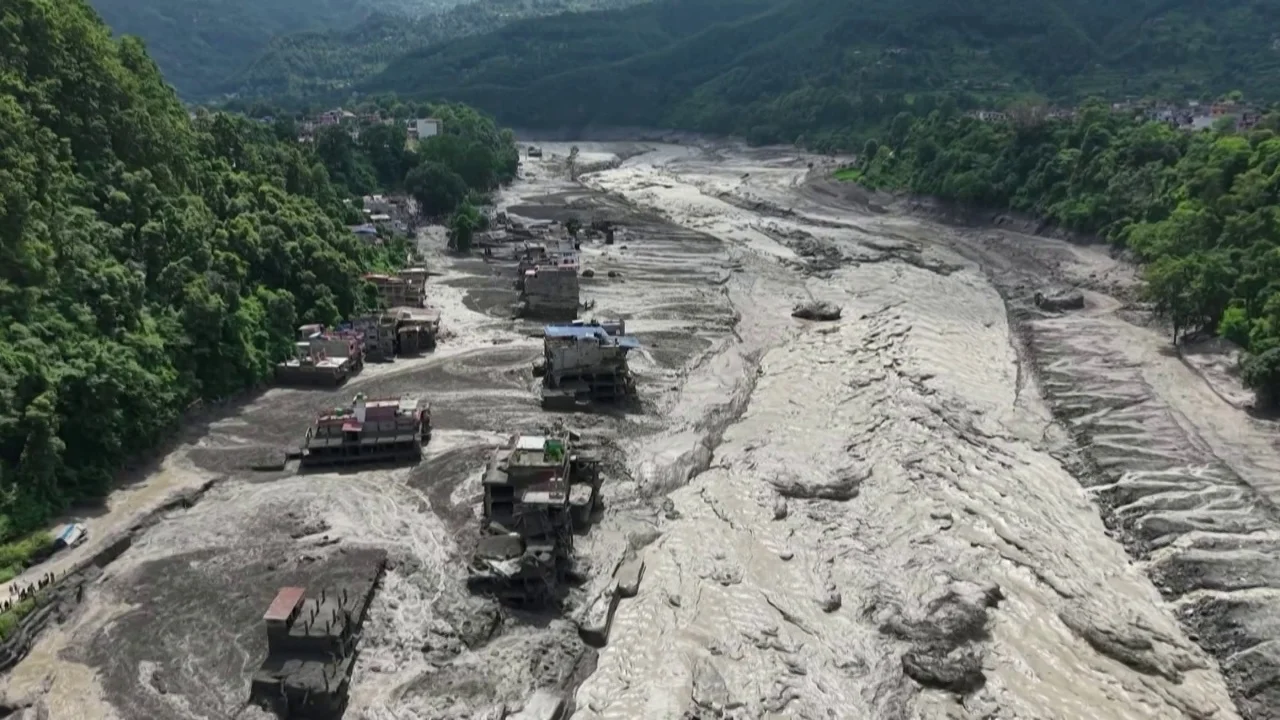 Mbi 200 viktima e qindra të zhdukur në Nepal, Instituti Gjeologjik i SHBA-së: Nuk ishte tërmet, u shkëput një akullnajë