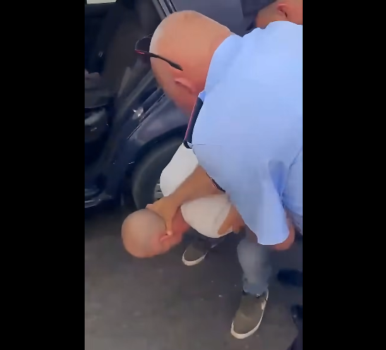 Policia shpërndau videon e xhaxhait të adoleshentit, që u rrah në Golem, Kikia: Kjo ndodh vetëm në Shqipëri!