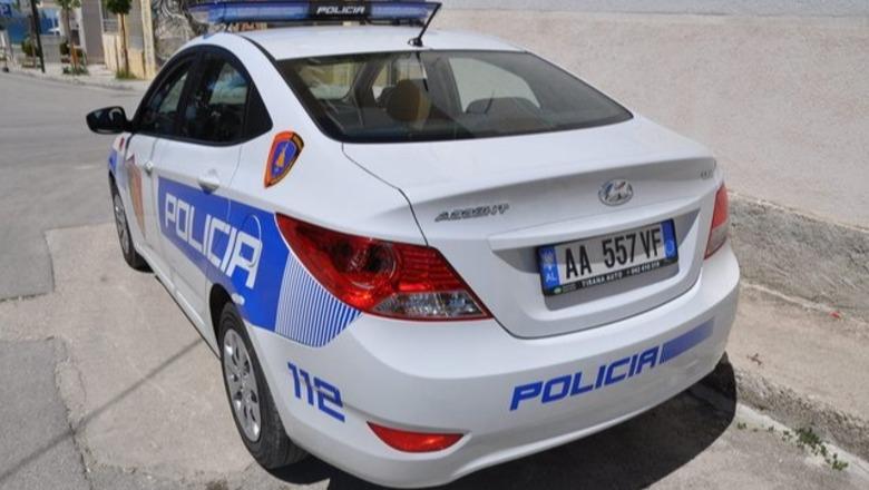 Operacion antidrogë në Devoll, arrestohen dy të rinj, hodhën nga makina qesen me lëndë narkotike