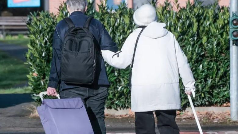 Pensionistët në lindje të Gjermanisë kanë më pak pasuri dhe të ardhura se ata në perëndim