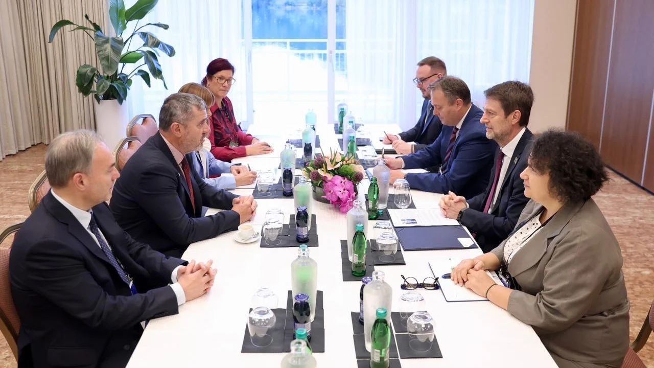 Ministri Hoxha takim me homologun slloven: Forcim i mëtejshëm i lidhjeve ekonomike, Shqipëria e përkushtuar për të ruajtur ritmin e reformave drejt BE-së