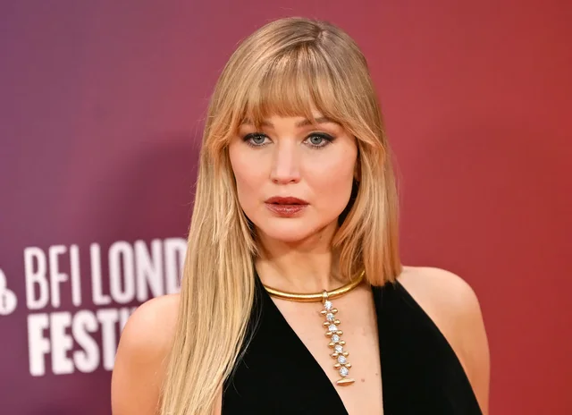 “Bëj botoks për fëmijë dhe urrej të lyej flokët”/ Aktorja Jennifer Lawrence flet për trajtimet e bukurisë dhe operacionet plastike