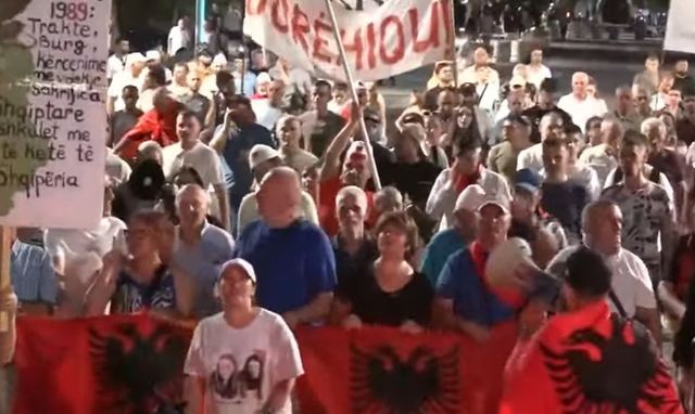 97 ditë revoltë kundër qeverisë Rama/ Qytetarët nuk e ndalin rezistencën, marshojnë drejt kryeministrisë: Shqipëria kërkon revolucion