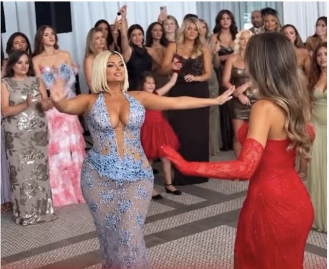 Nën ritmet e muzikës dhe valleve tradicionale shqiptare, Bebe Rexha shkëlqen në dasmën e të vëllait