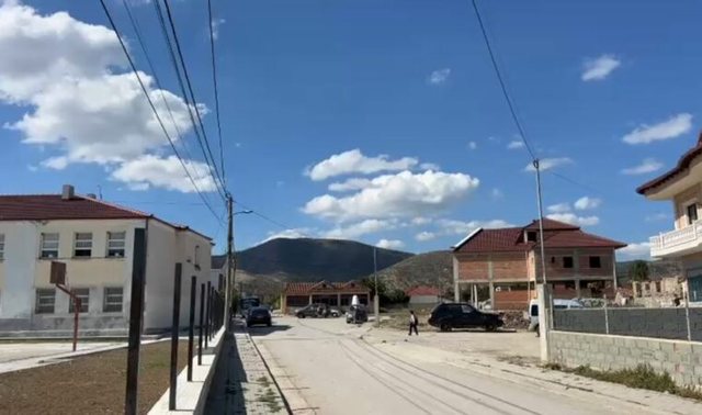 Detaje nga plagosja me thikë në Maliq/ Banori: U zunë për punën e qenve të stanit. Autori ende në arrati