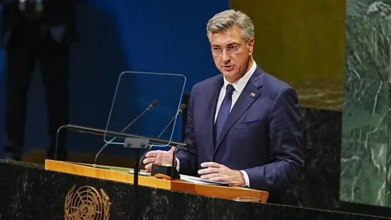 Nderimet e bëra ndaj Mlladiçit, kryeministri kroat kritikon ashpër Serbinë: Fyerje ndaj viktimave