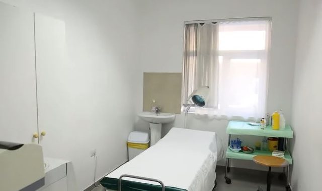 Situatë alarmante në Fushë-Arrëz/ Qytetarët në urgjencën e Spitalit prej 3 ditësh me simptoma helmimi: Uji mban erë të rëndë