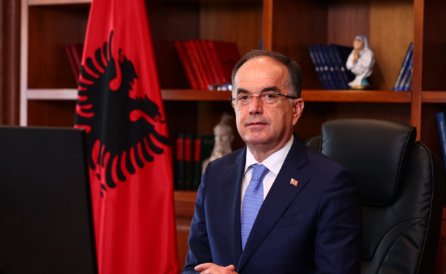 Bajram Begaj uron nxënësit për nisjen e vitit të ri shkollor: Besoni te vetja dhe tek ëndrrat tuaja