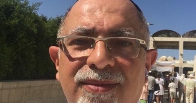 Shtetasi amerikano-iranian lirohet nga burgu në Teheran, por nuk mund të largohet nga Irani