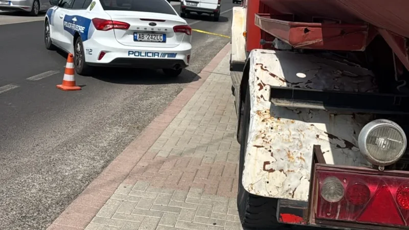 Aksident i rëndë në aksin Elbasan-Peqin, makina përplas për vdekje këmbësoren