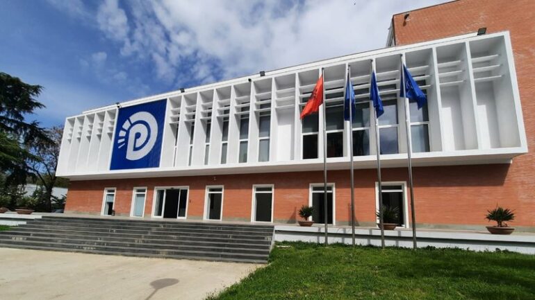 Ngërçi me pagat e magjistratëve, PD kërkon seancë dëgjimore me disa institucione