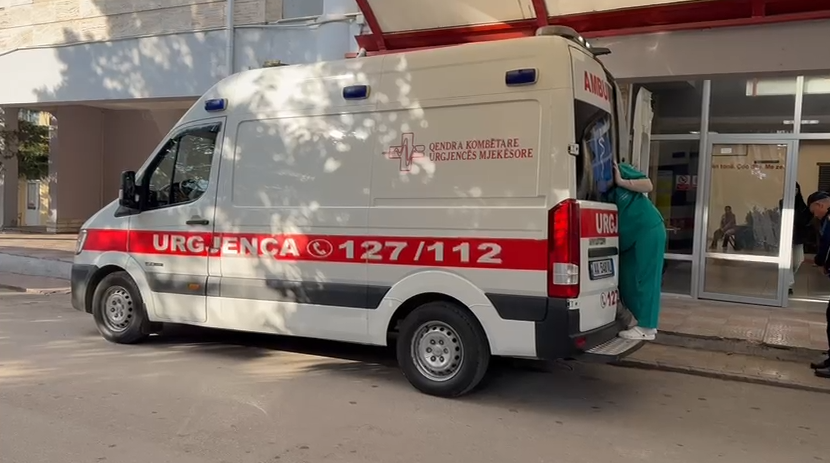 Sherr me babanë e ish-bashkëjetueses, e plagos me çekiç! Në kërkim autori