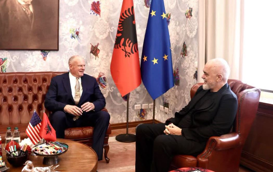 Ambasadori i SHBA takon Edi Ramën, kryeministri poston foton me Eric Wendt: Takim mirëseardhje