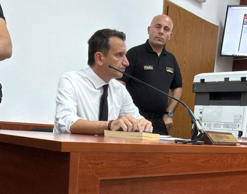 Po tani, a duhet të dorëhiqet Veliaj?