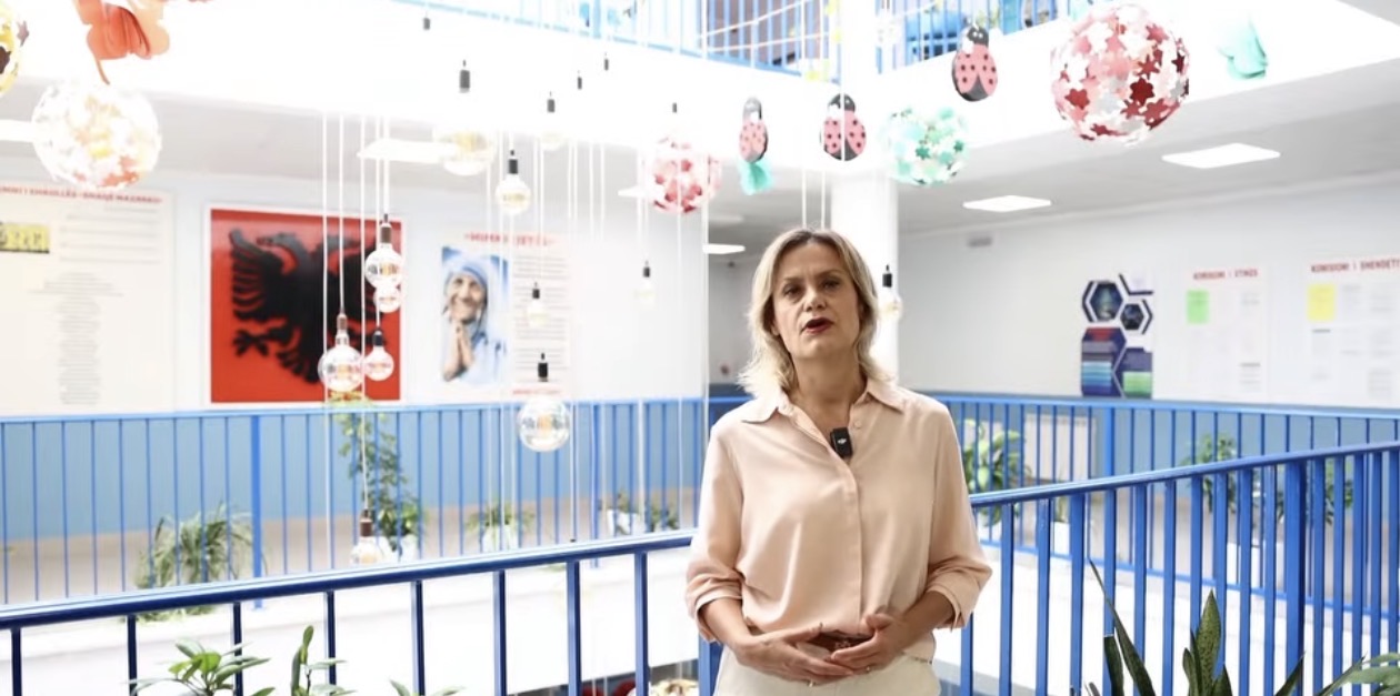 Drejtoresha e Arsimit dhe Kulturës Migena Mulaj pasqyron shkollat e Durrësit:  Gati për nisjen e vitit të ri shkollor