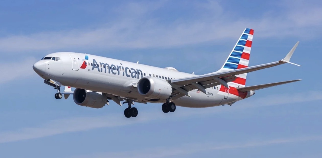 Panik në fluturimin e American Airlines, pasagjerja zhvishet dhe kryen veprime të pahijshme para pasagjerëve