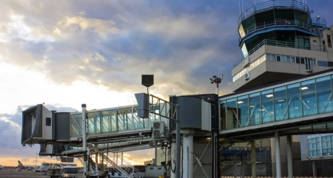Aeroporti i Katanias mbyllet për shkak të tymit dhe hirit nga vullkani Etna