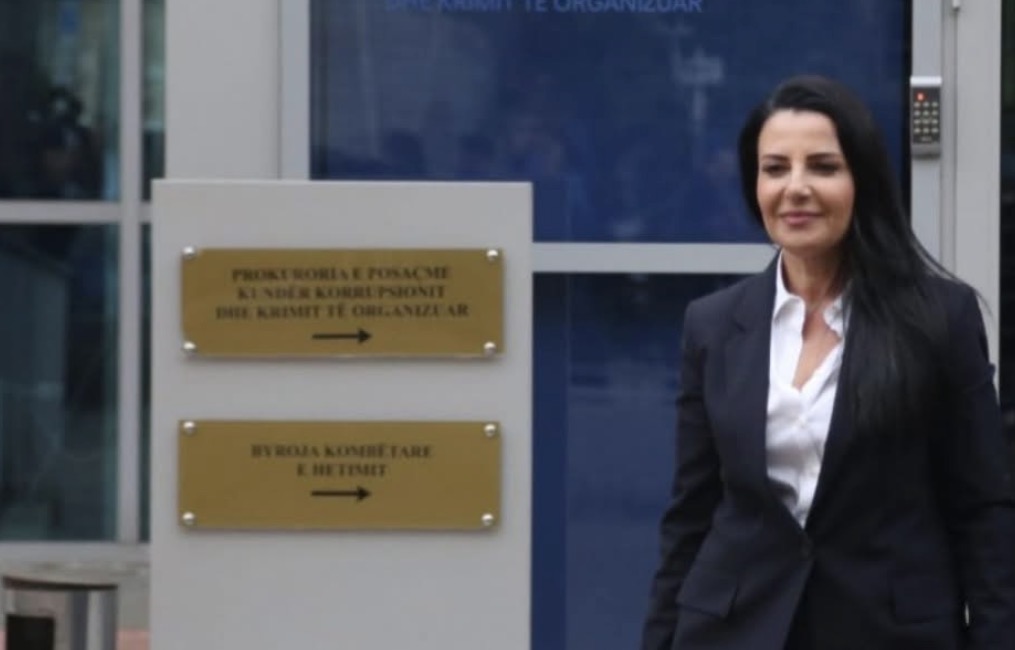 25 mijë euro vetëm pishina/ Email-et dhe dokumentet në dosje, SPAK ia atribuon vilën Belinda Ballukut. Heshtin “Atelier 4” dhe “Green Coast”
