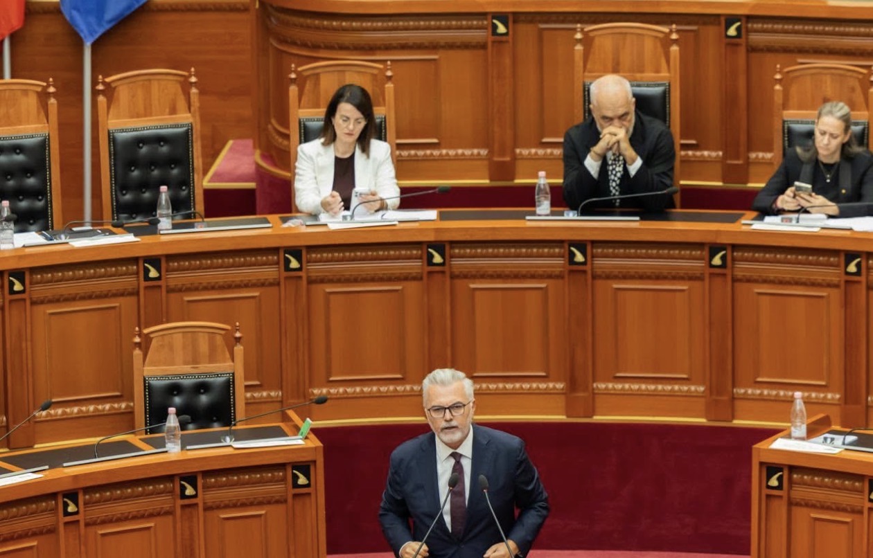 Rama mbërrin në Kuvend, pritet votimi i projektligjit të PS-së për pagat e magjistratëve