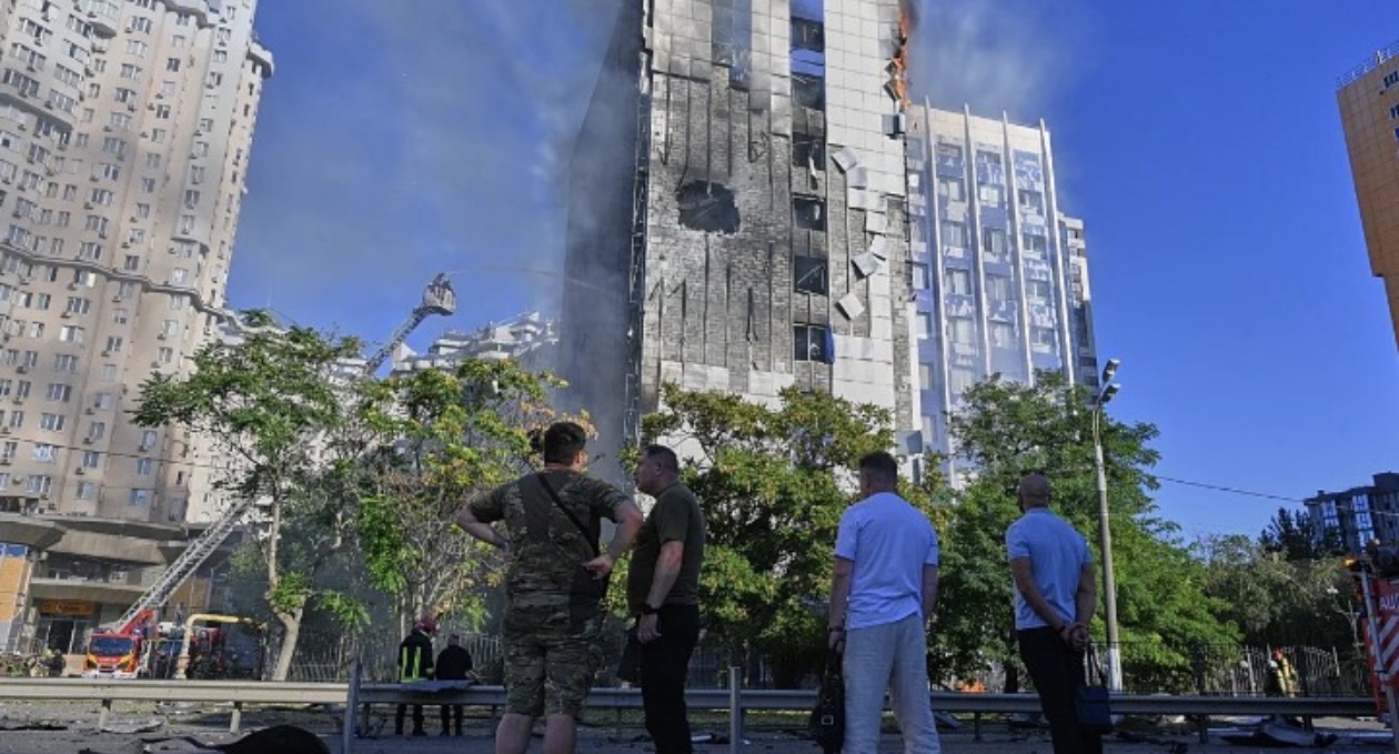 Sulmet ruse vrasin 11 persona dhe plagosin dhjetëra të tjerë gjatë 24 orëve të fundit në Ukrainë