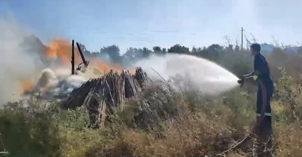Zjarr i madh në fshatin Delisuf të Novoselës, flakët përfshijnë stallën e bagëtive